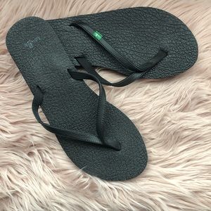 Sanuk flip flops